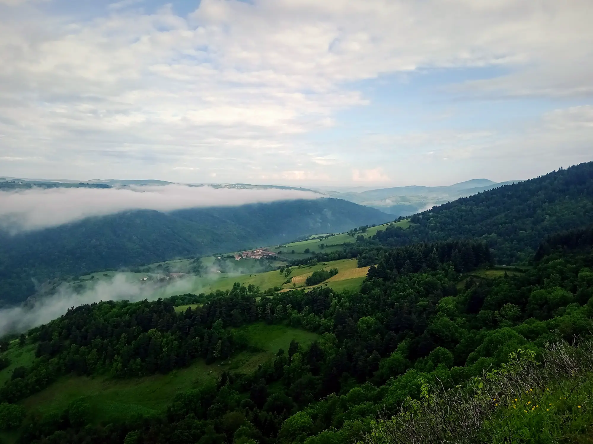 Les gorges de l'Allier vues depuis Rochegude, en direction de l'aval