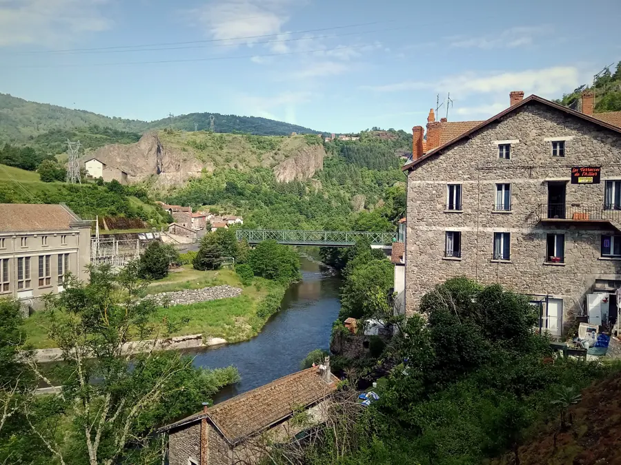 Le pont Eiffel sur l'Allier à Monistrol-d'Allier, au fond des gorges