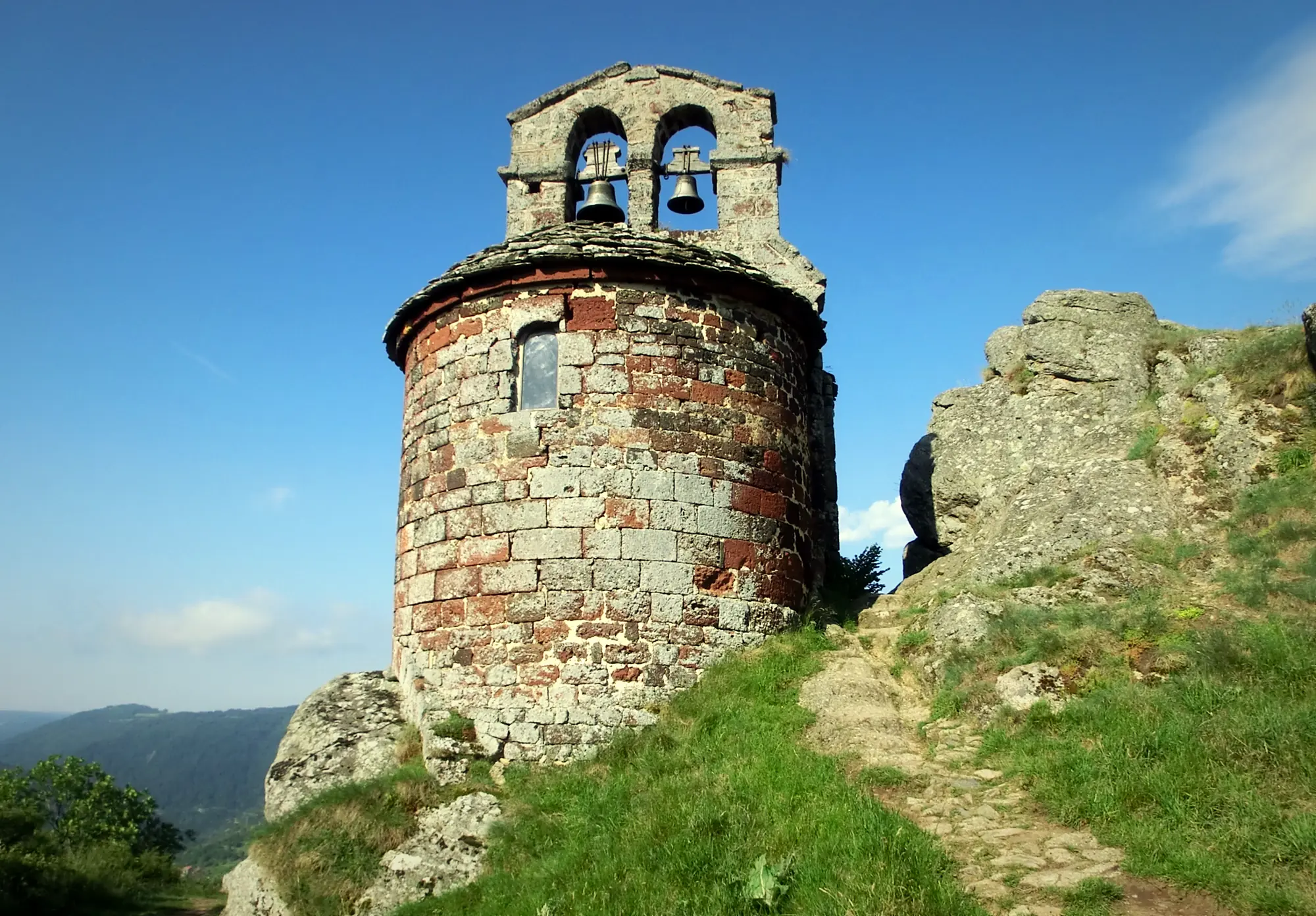 The Saint-Jacques chapel of Rochegude perched above the Allier gorges