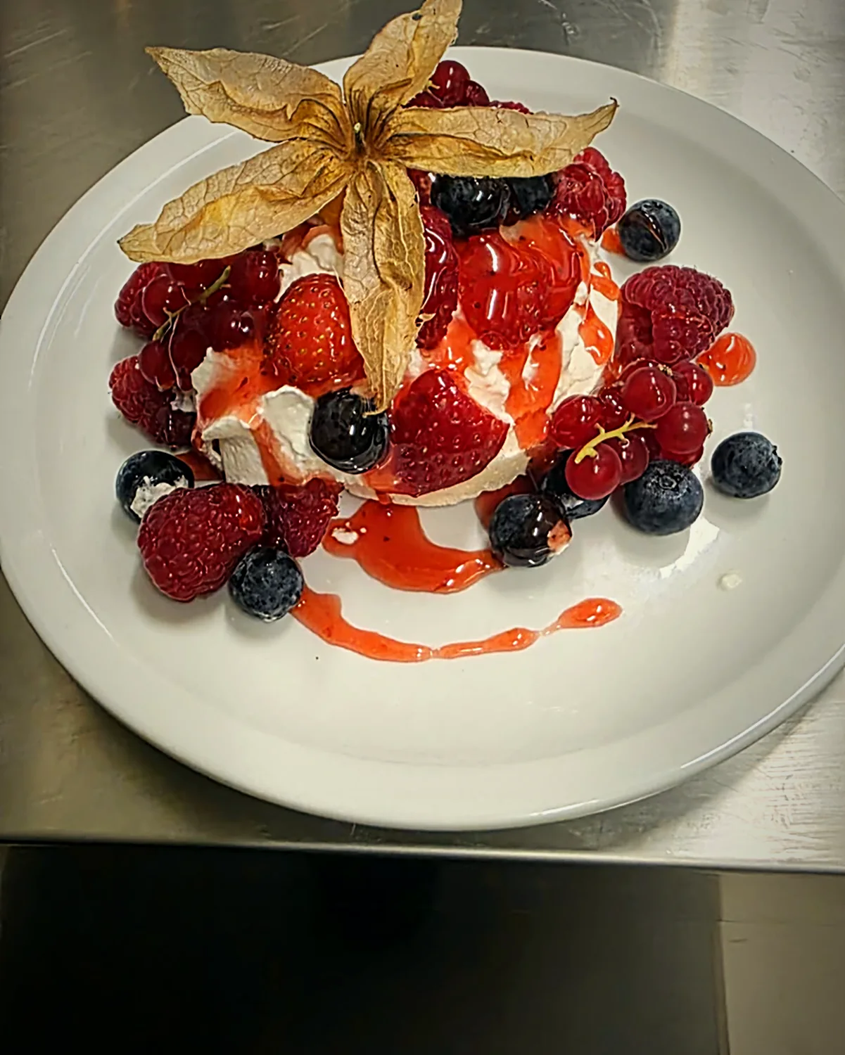 Pavlova aux fruits rouges